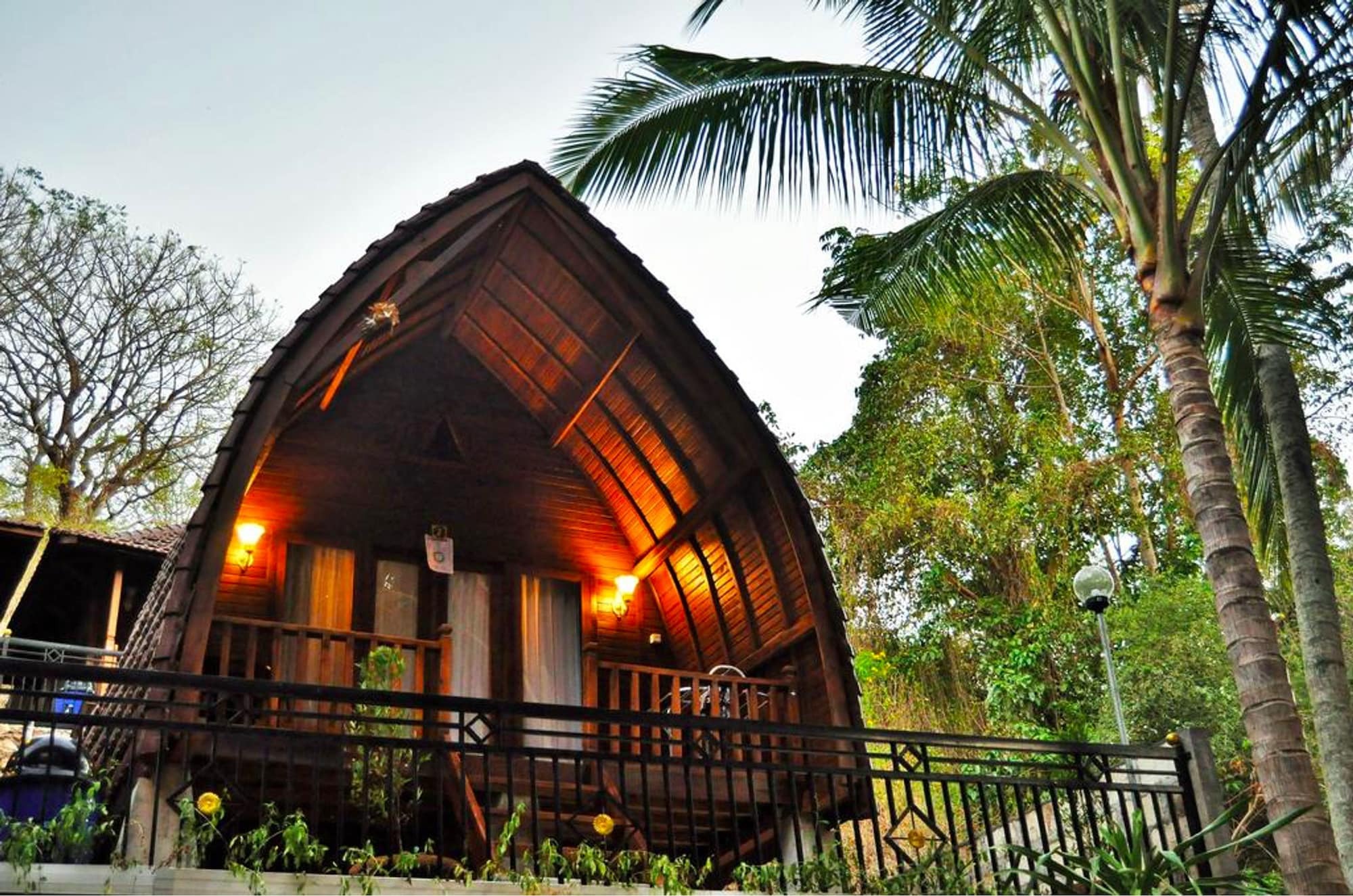 Coconut Hill Cottage Batununggul エクステリア 写真
